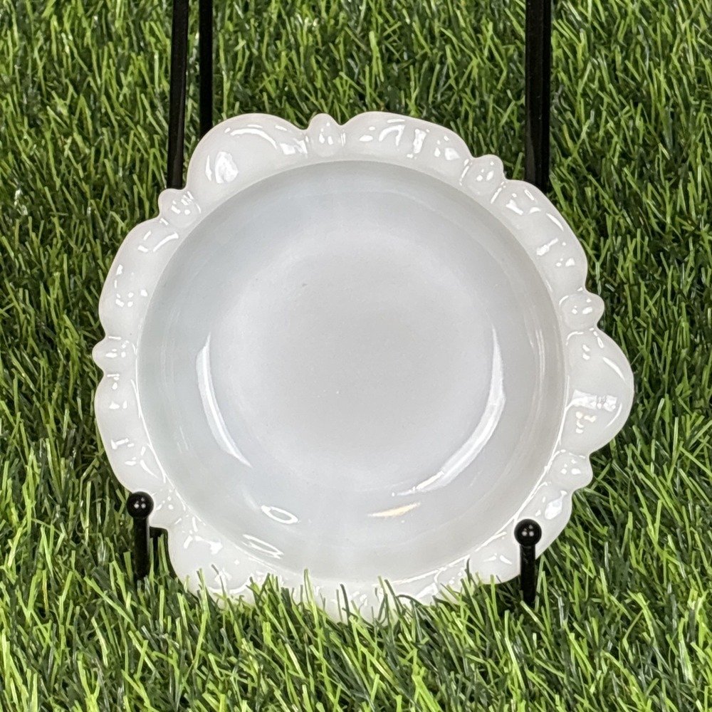 Vintage Milk Glass Scalloped Rim‎ Dish Floral Petal Edge Trinket Bowl